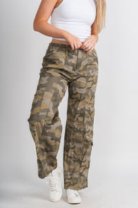 Cargo camo pants olive | Lush Fashion Lounge: women's boutique pants, boutique women's pants, affordable boutique pants, women's fashion pants