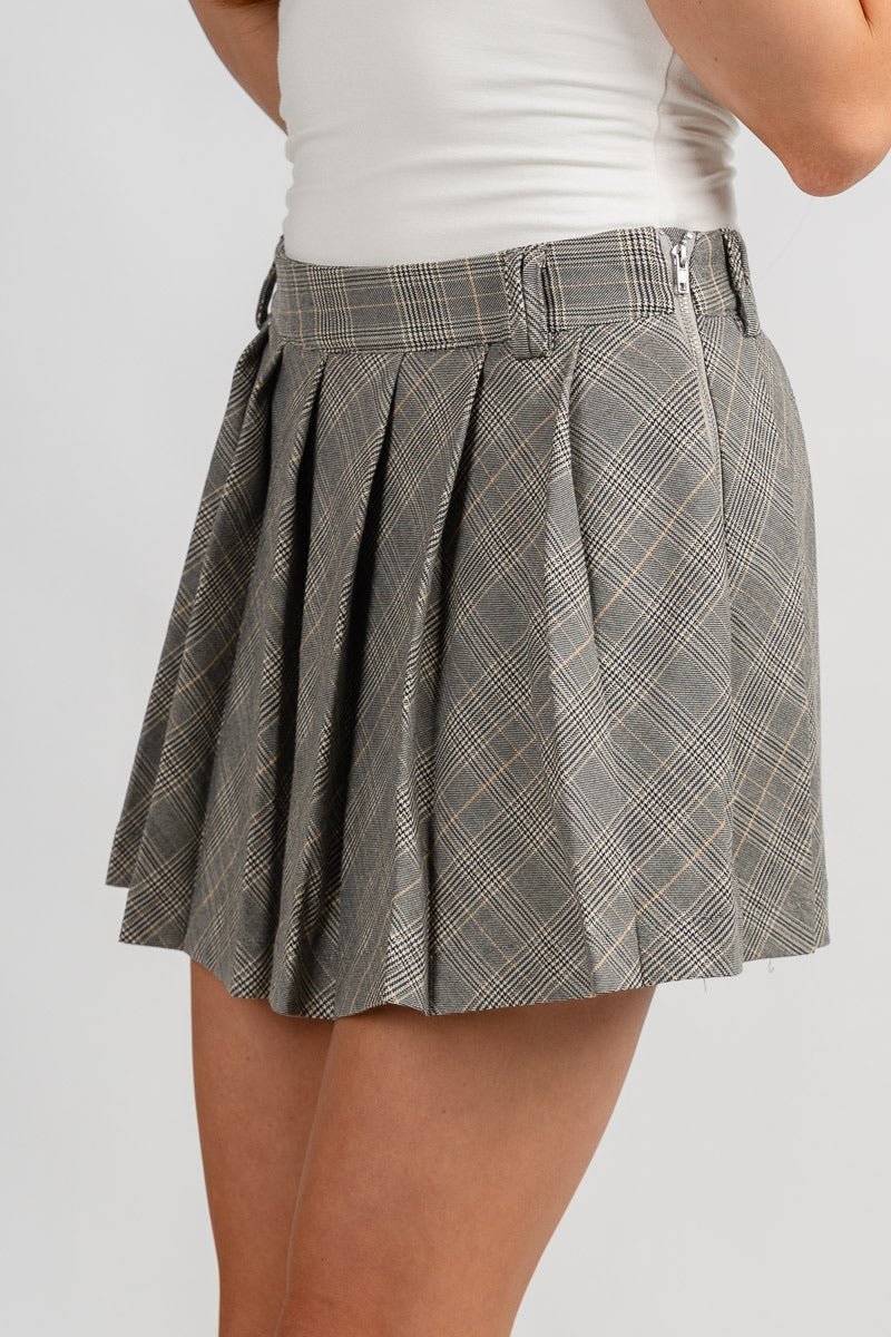 Pleated plaid mini skort black