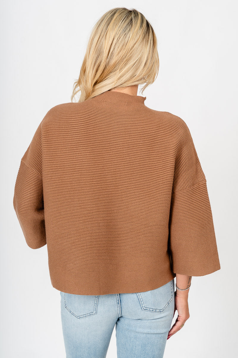 Mock neck ribbed short sleeve sweater camel