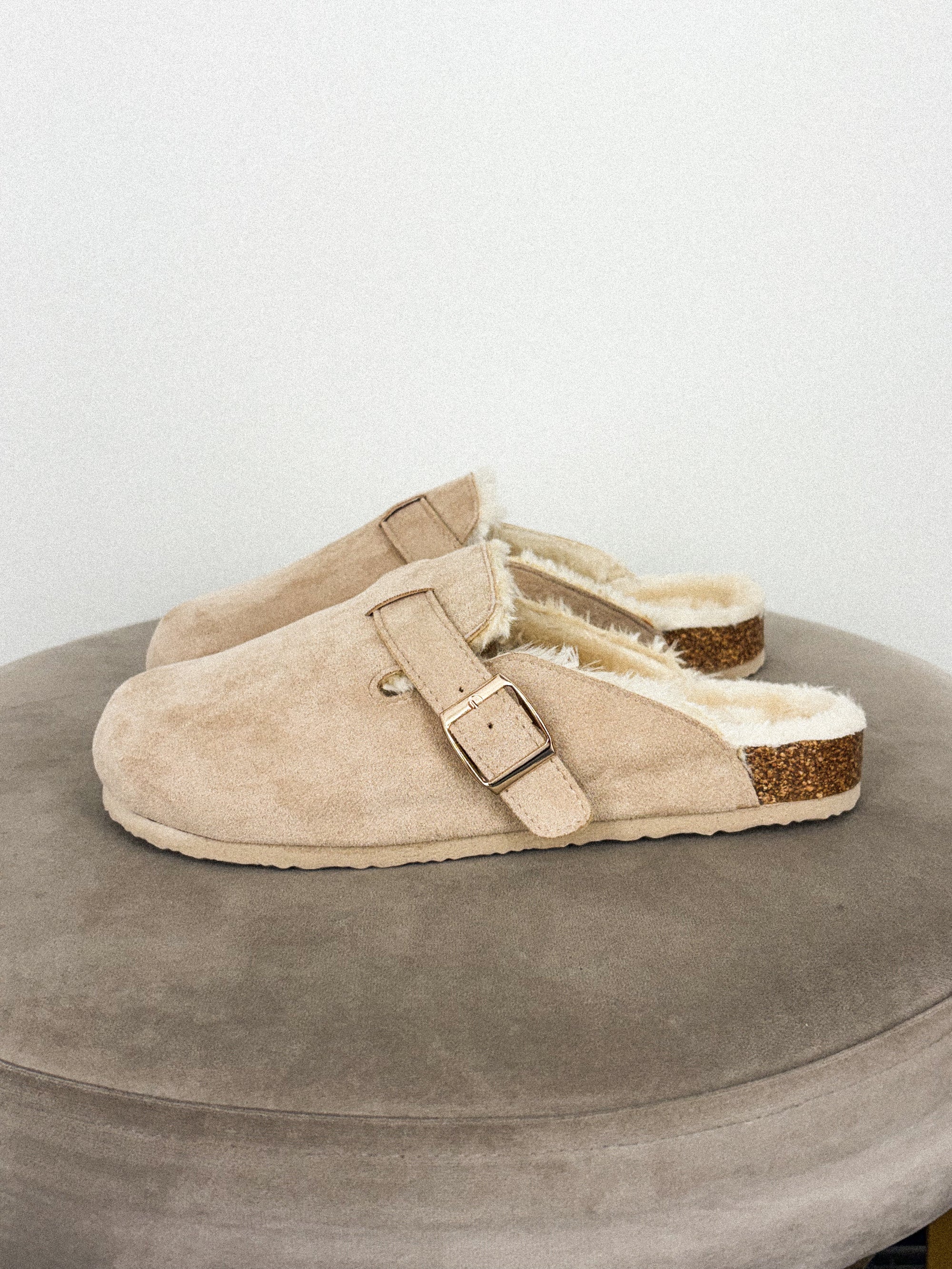 Cozy fur lined mule sand