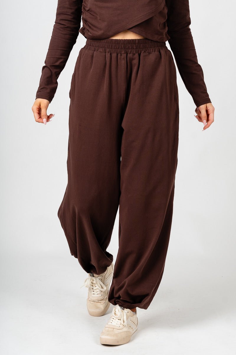 Balloon joggers brown