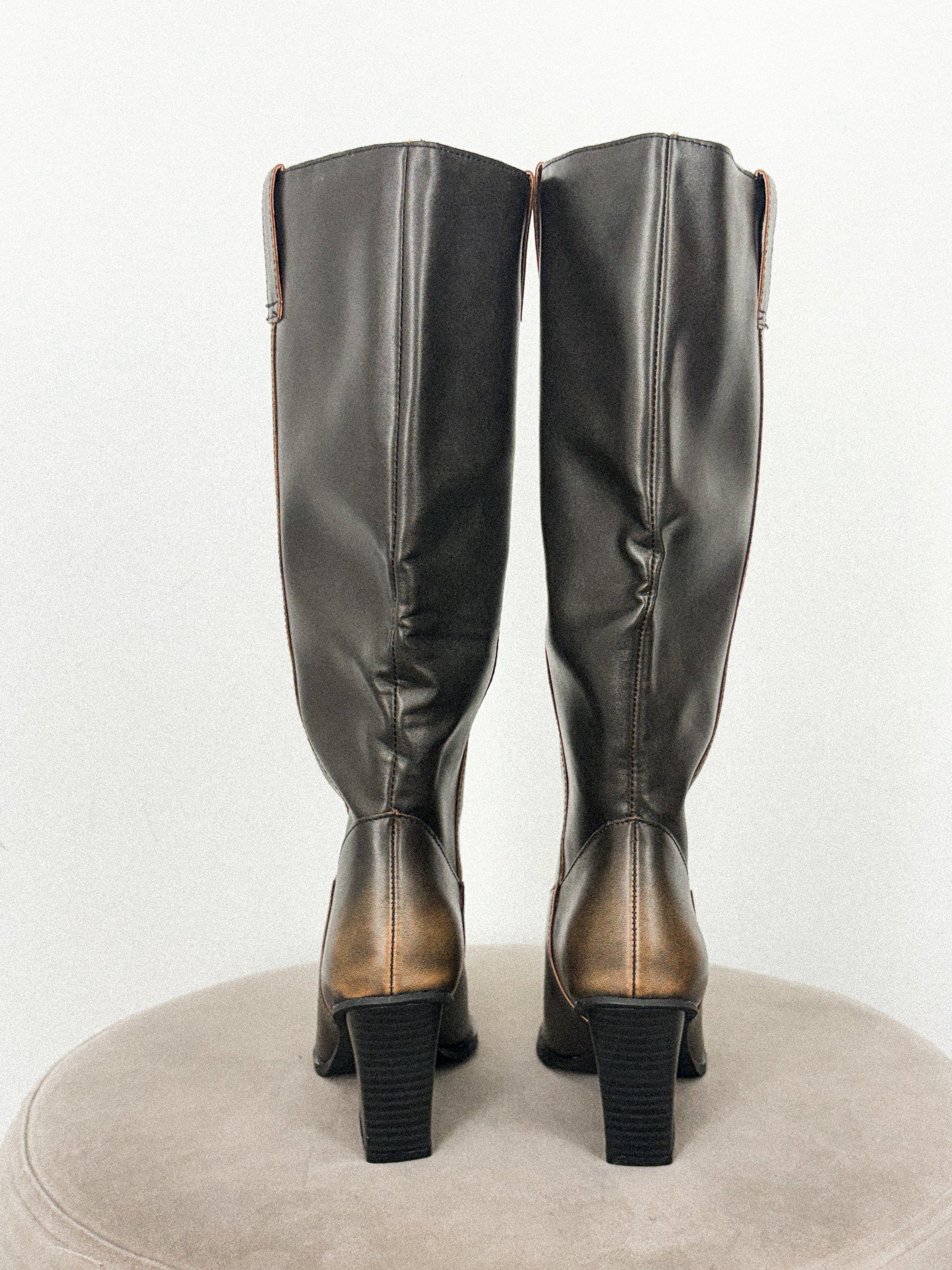 Collins distressed western boot black