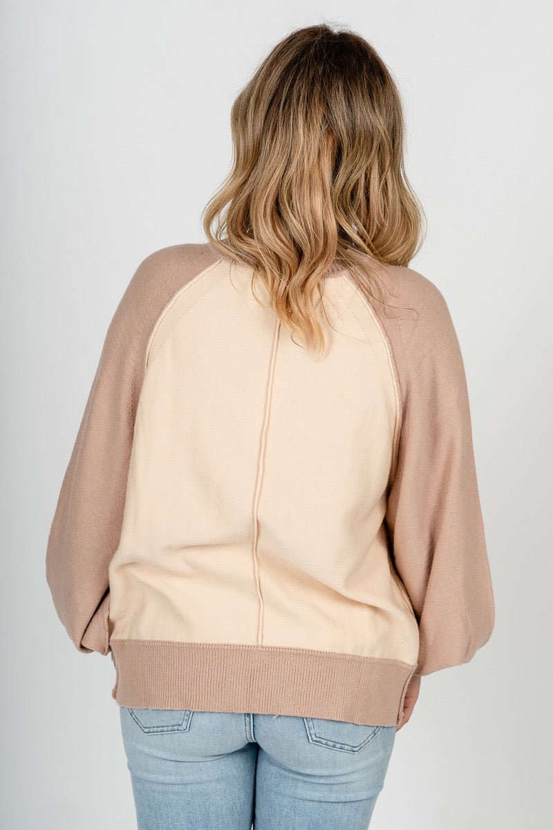 Color block henley top taupe/cream