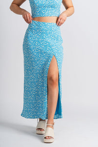 Floral midi skirt light blue/white | Lush Fashion Lounge: boutique fashion skirts, affordable boutique skirts, cute affordable skirts