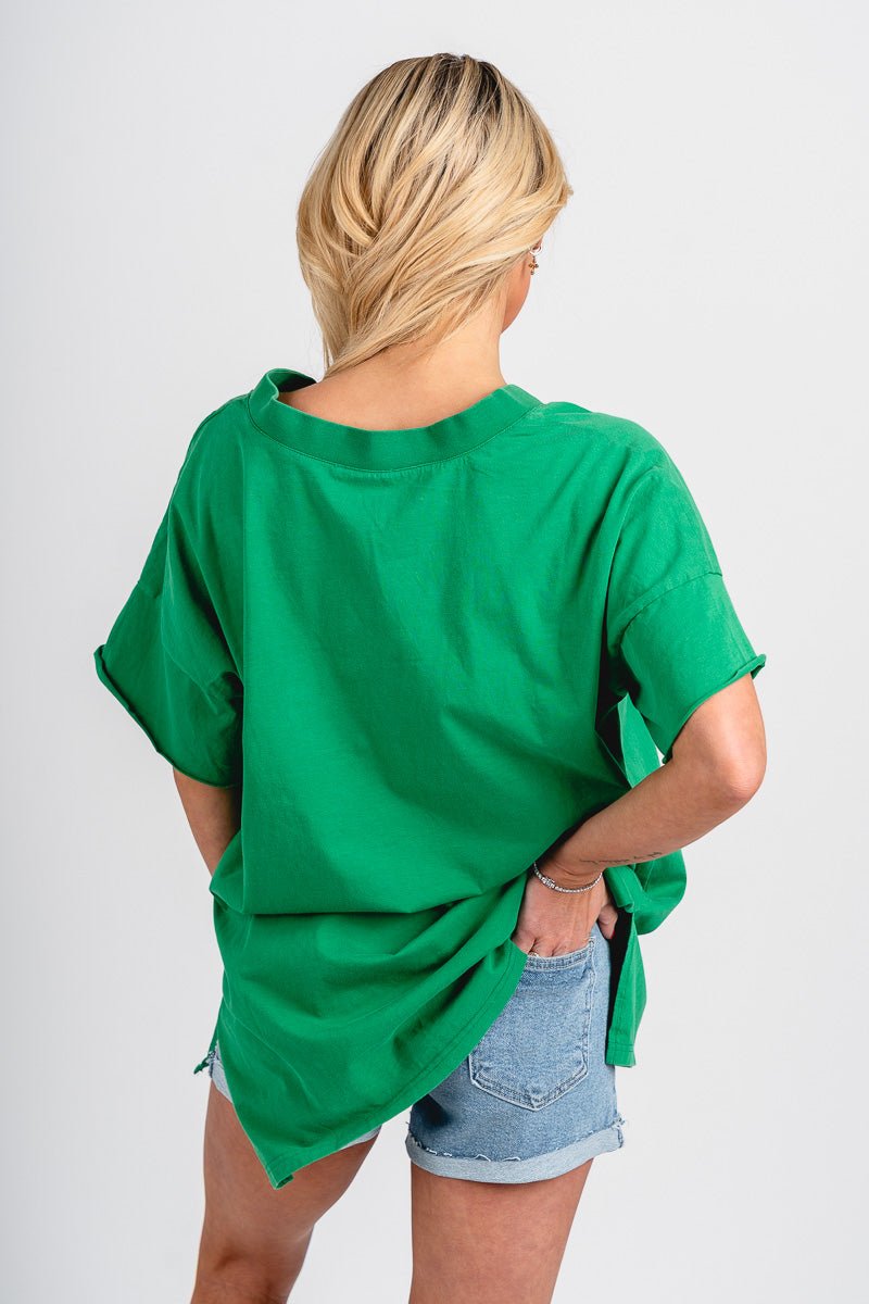 Boxy v-neck short sleeve top green