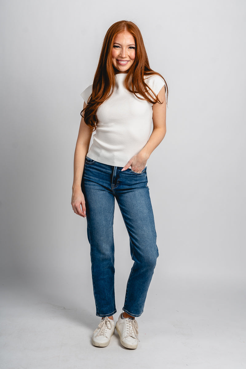 Boat neck sleeveless sweater white