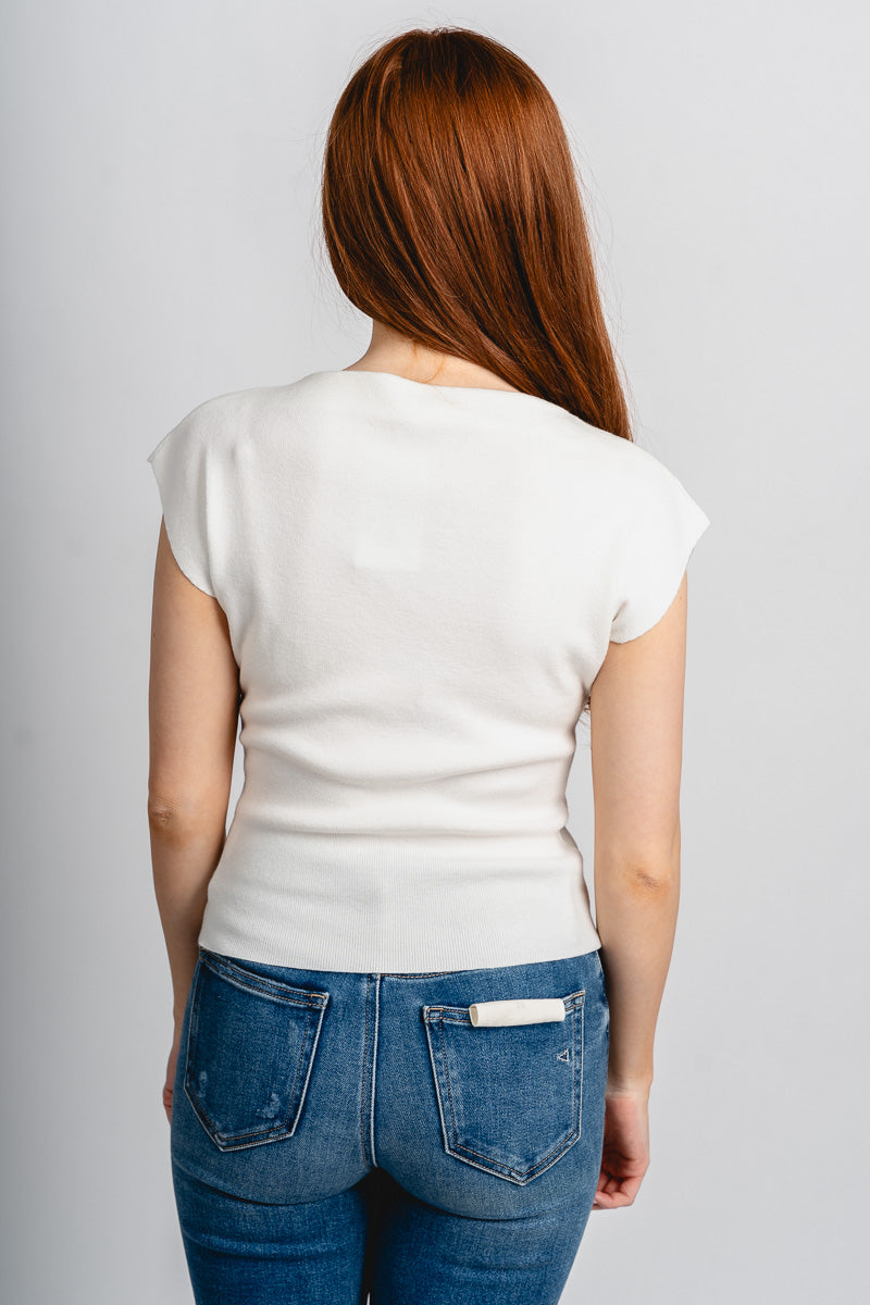 Boat neck sleeveless sweater white