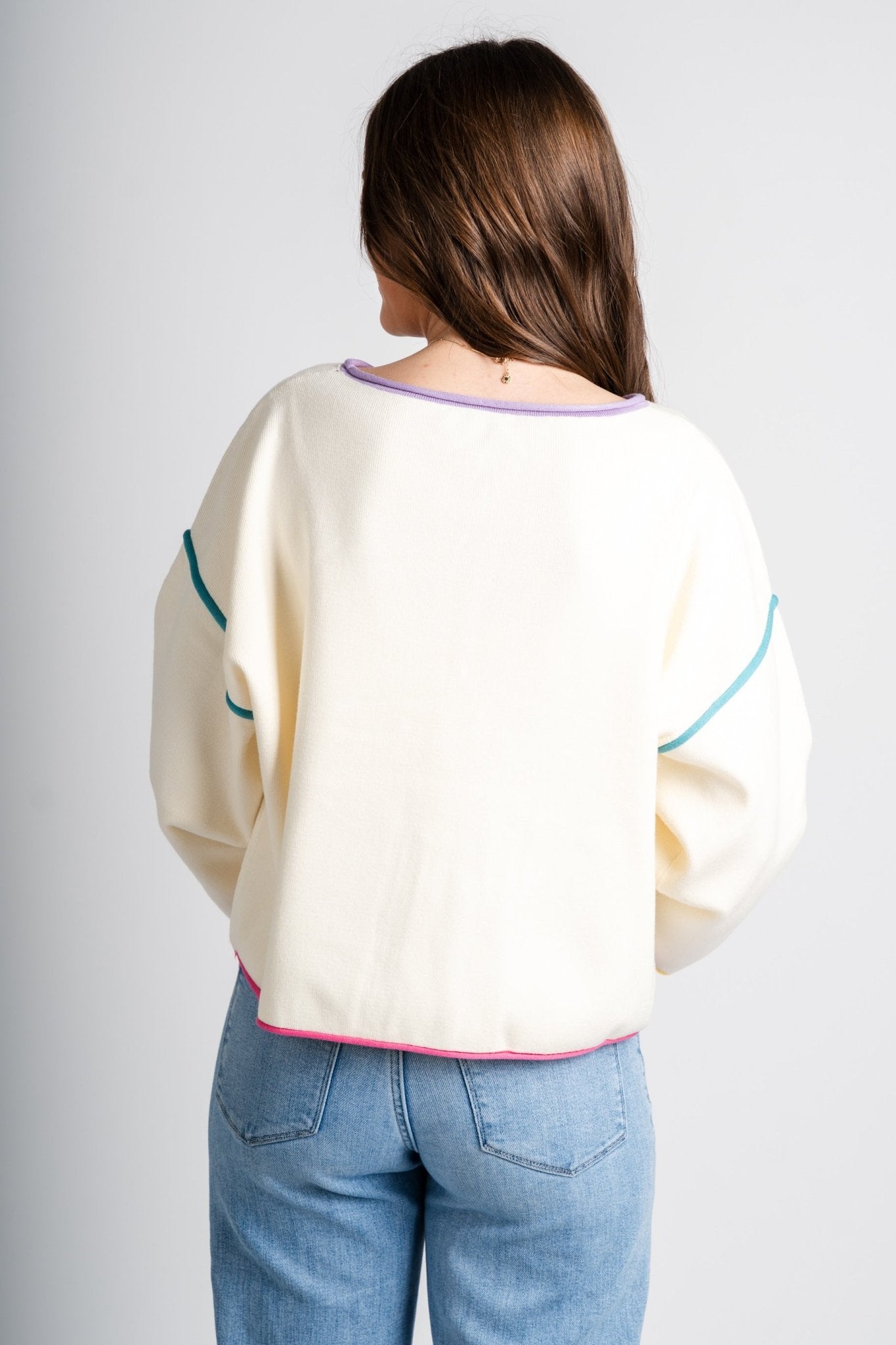 Contrast piping sweater cream