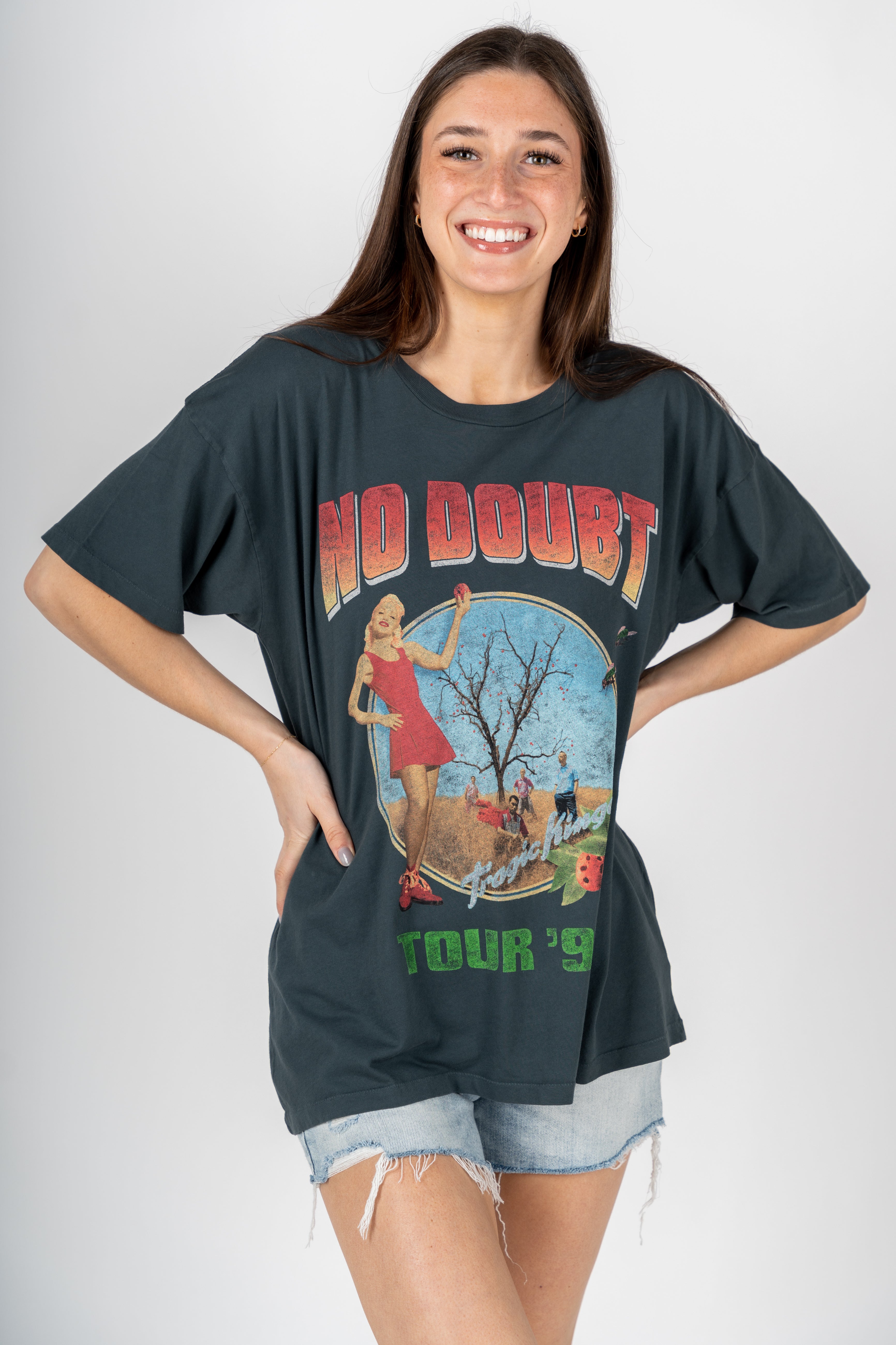 DayDreamer No Doubt tour 87 tee vintage black | Trendy Tops - Lush