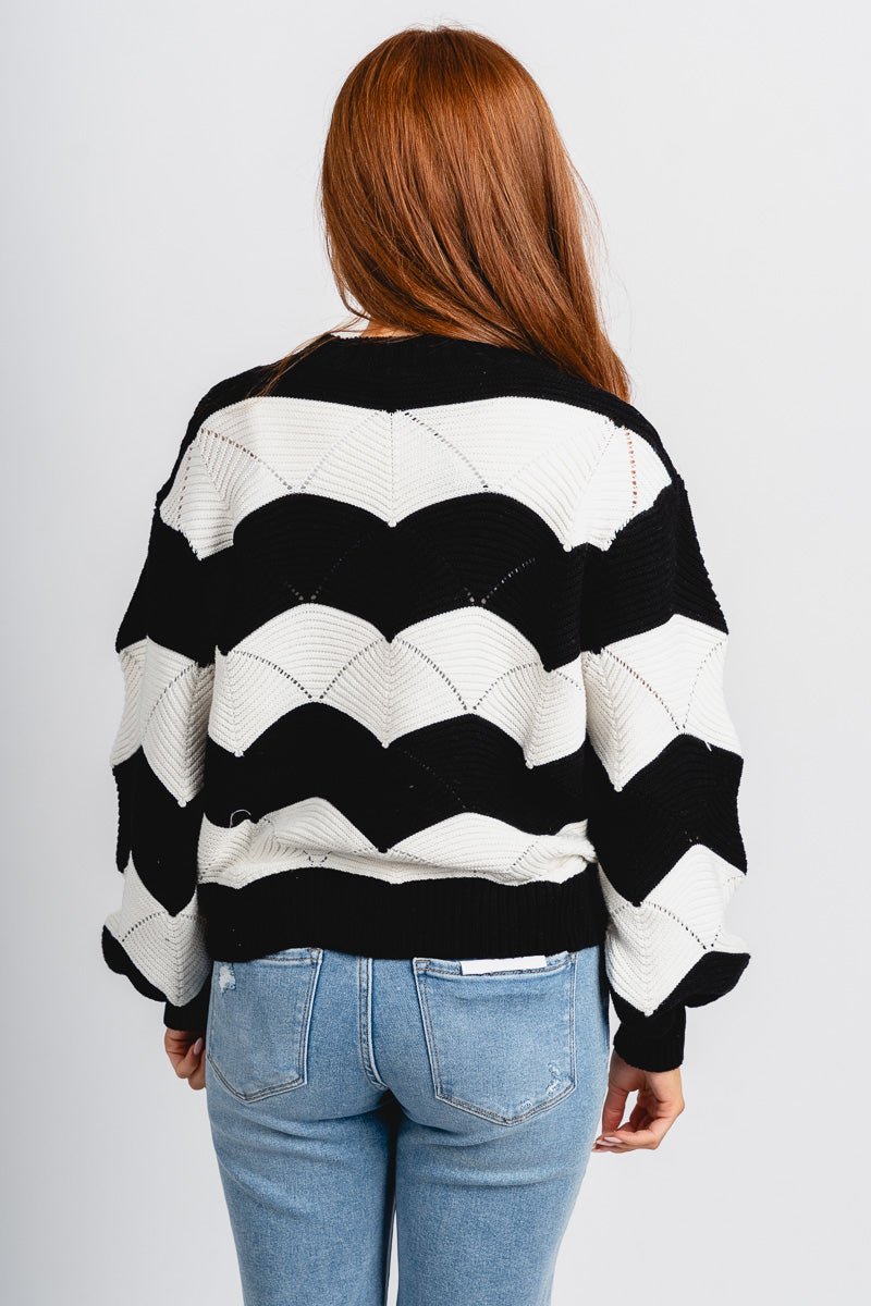 Wavy striped sweater black/white