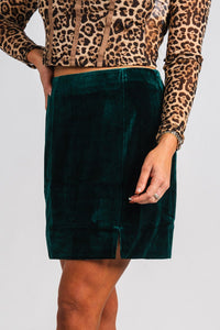 Velvet mini skirt hunter green | Lush Fashion Lounge: boutique fashion skirts, affordable boutique skirts, cute affordable skirts