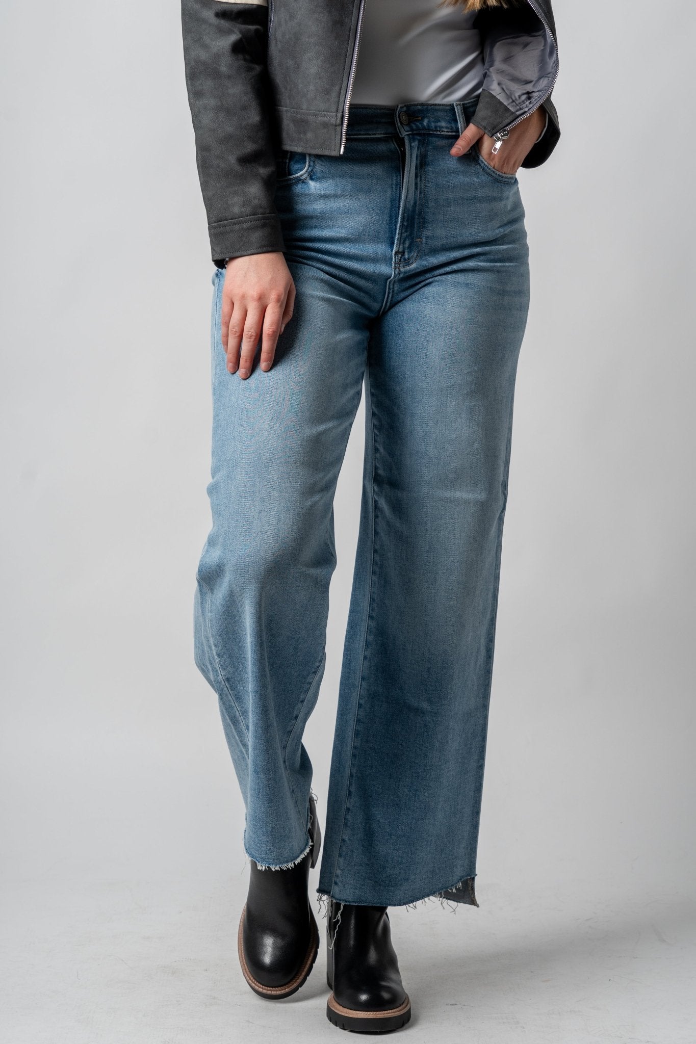 Hidden Logan high rise dad jeans medium light | Lush Fashion Lounge: boutique women's jeans, fashion jeans for women, affordable fashion jeans, cute boutique jeans