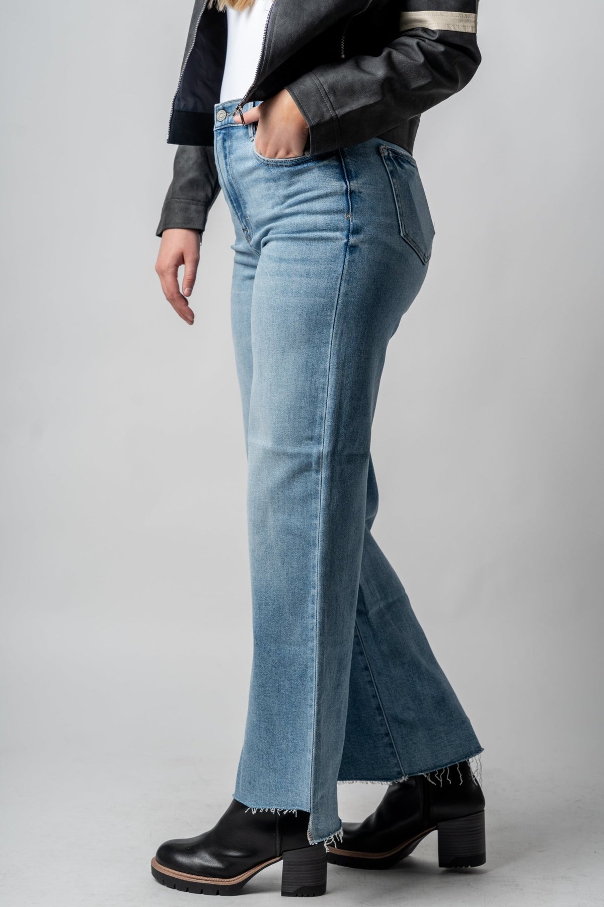 Hidden Logan high rise dad jeans medium light | Lush Fashion Lounge: boutique women's jeans, fashion jeans for women, affordable fashion jeans, cute boutique jeans