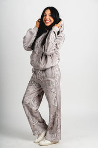 Camo wide leg sweatpants grey | Lush Fashion Lounge: women's boutique pants, boutique women's pants, affordable boutique pants, women's fashion pants