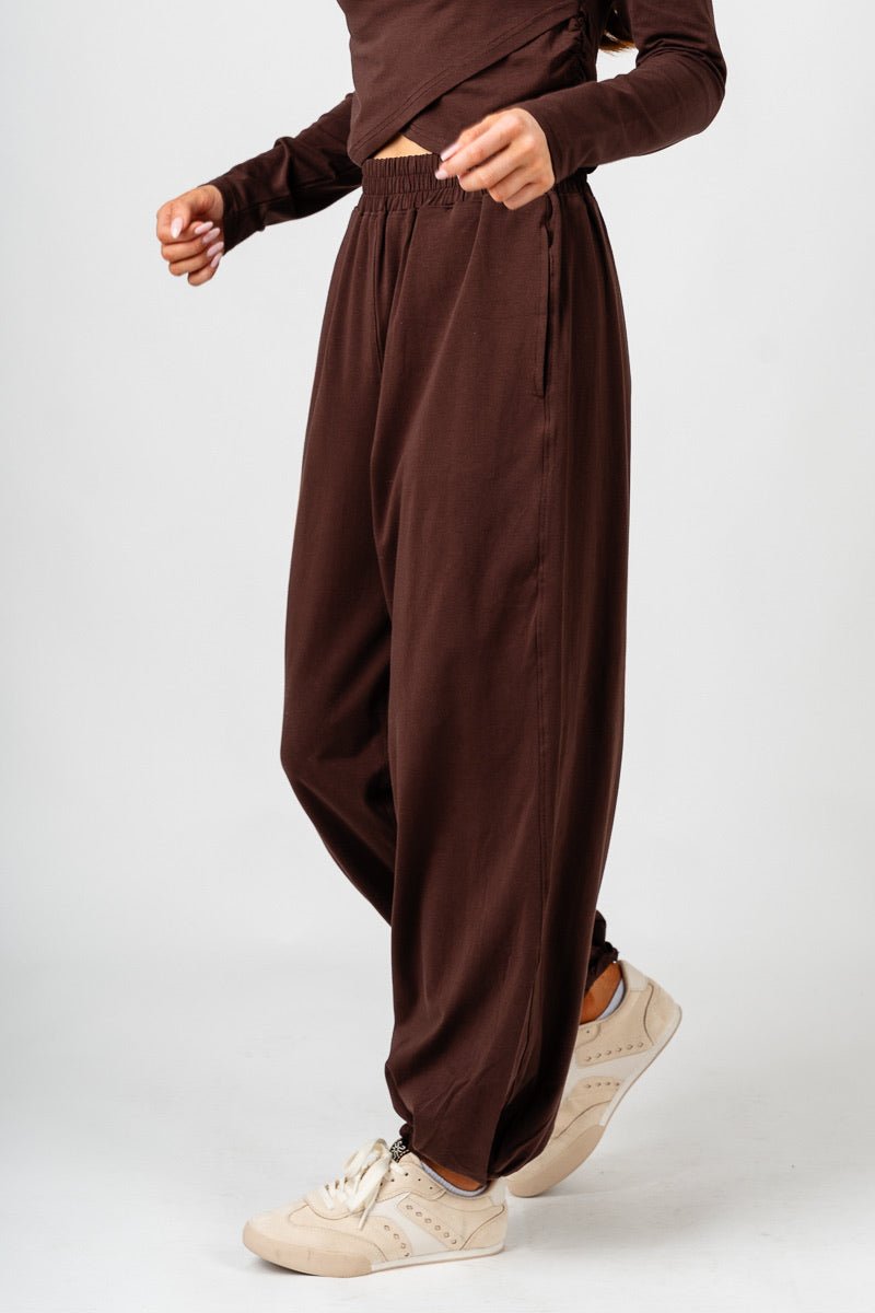 Balloon joggers brown