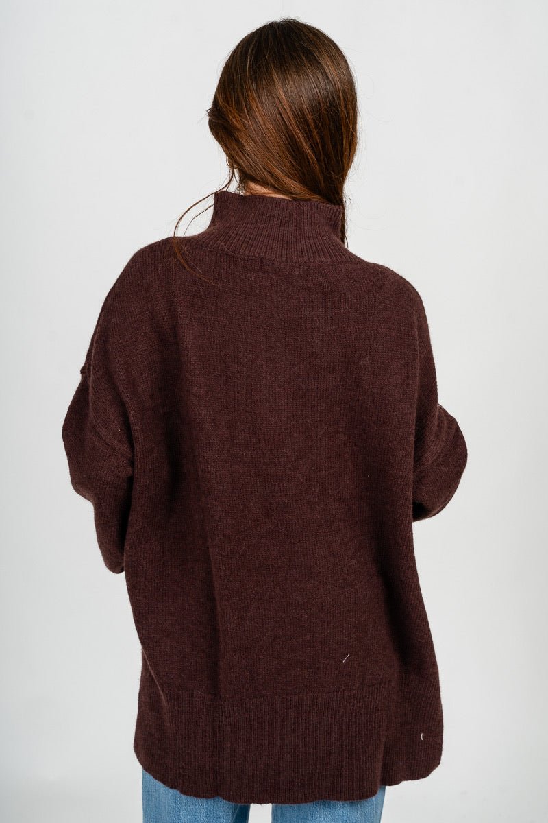 Mock neck oversized sweater chocolate