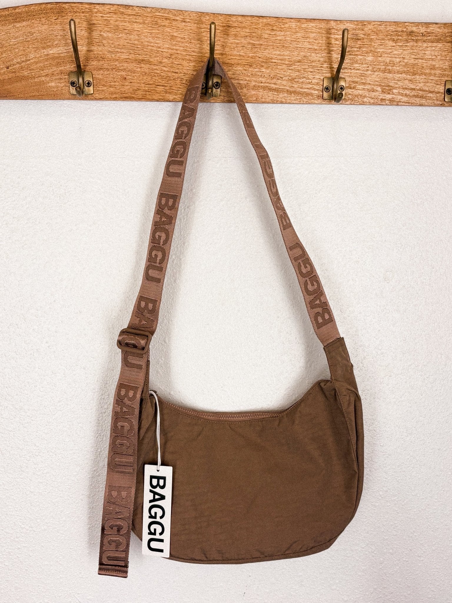 Baggu medium nylon crescent bag toasted almond - Trendy Bags at Lush Fashion Lounge Boutique in Oklahoma City