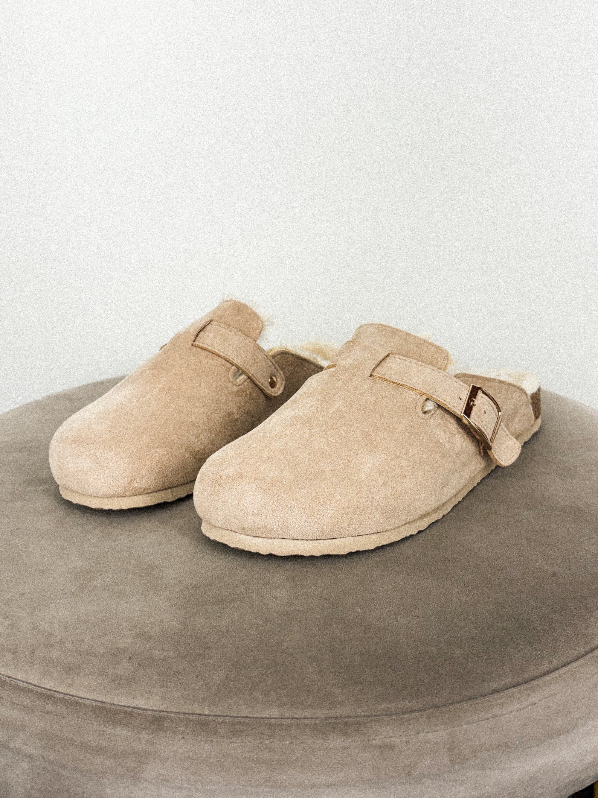 Cozy fur lined mule sand