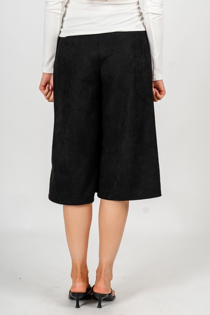 Suede capri pants black