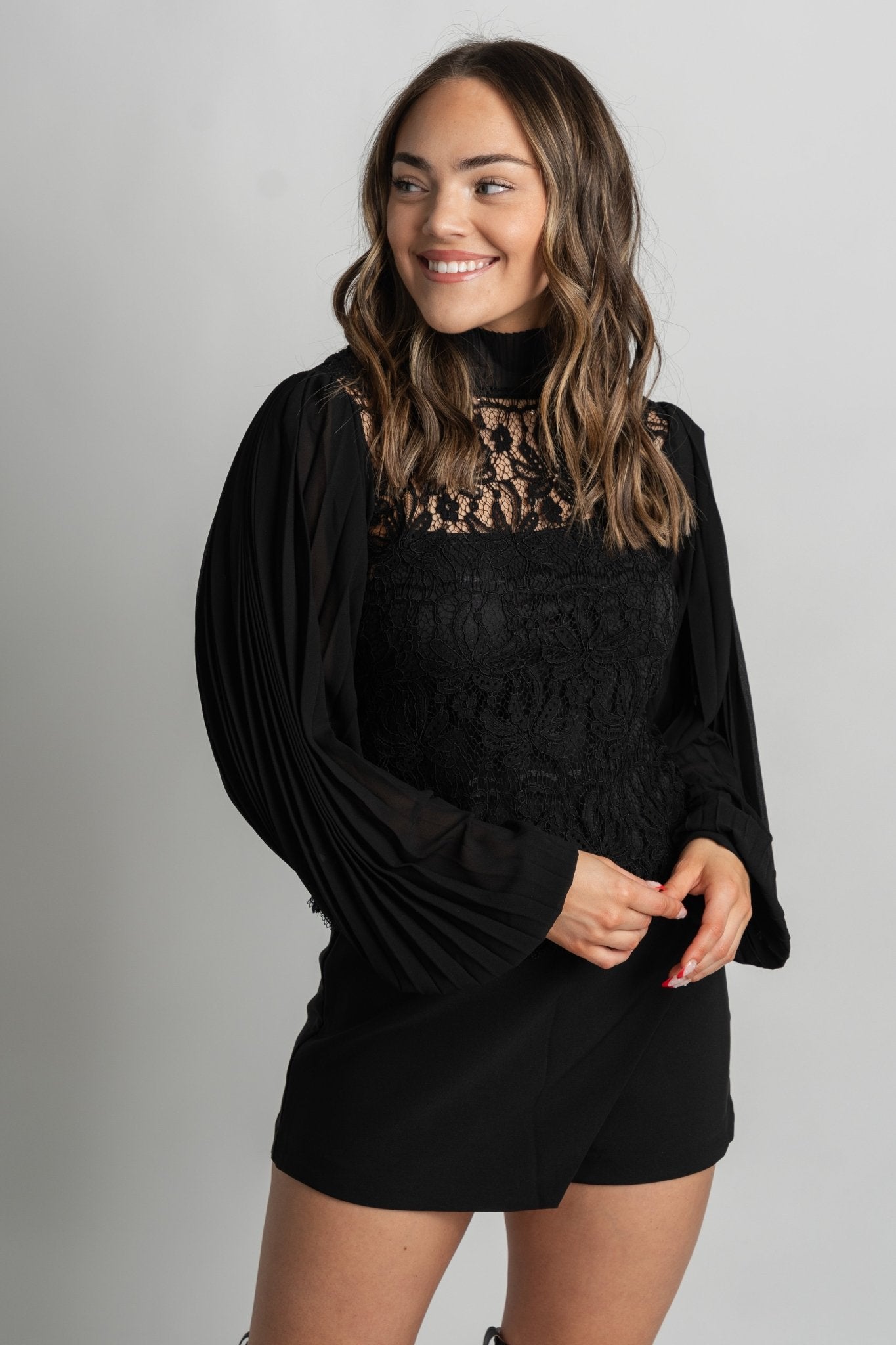 Pleated puff sleeve lace long sleeve blouse black