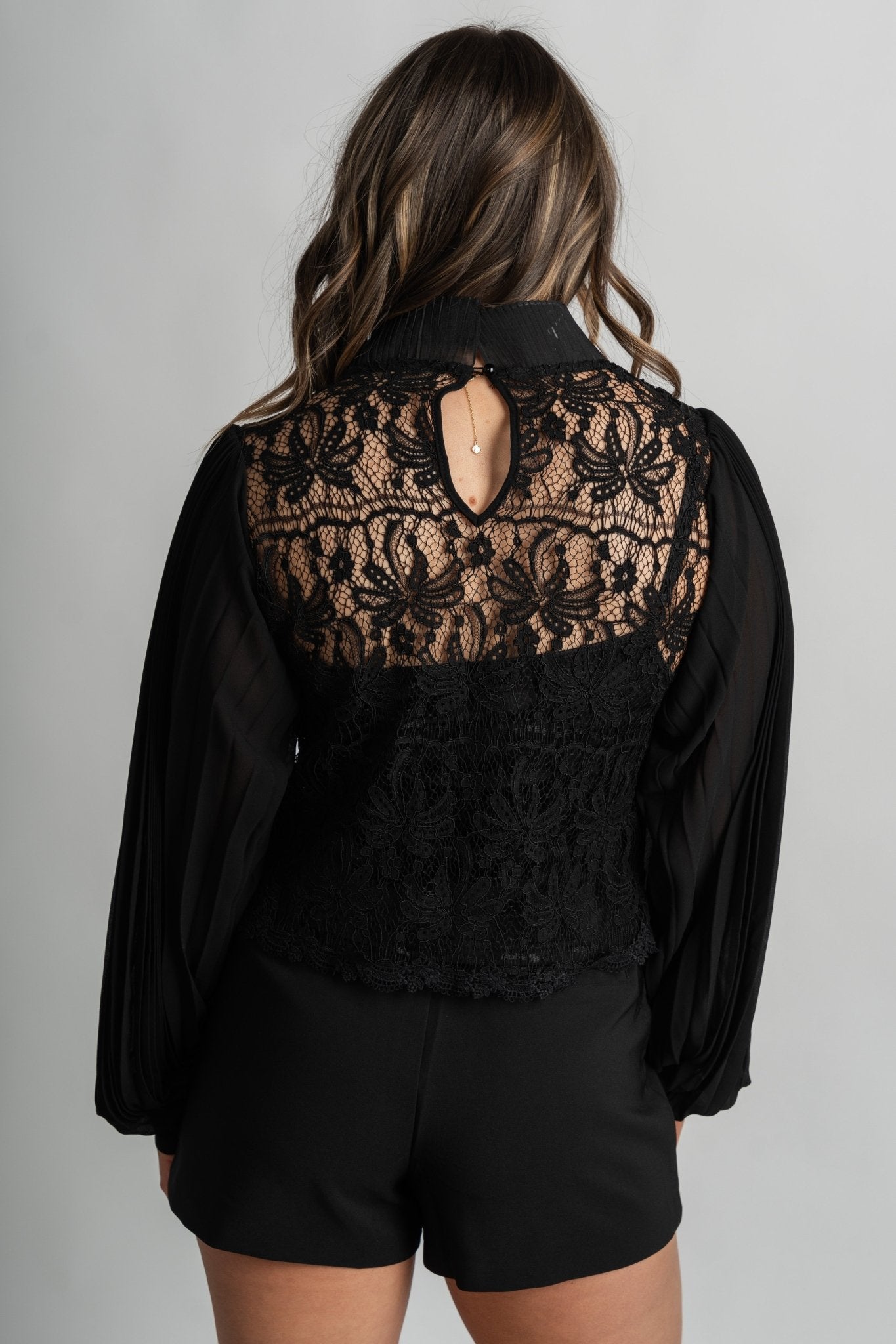 Pleated puff sleeve lace long sleeve blouse black