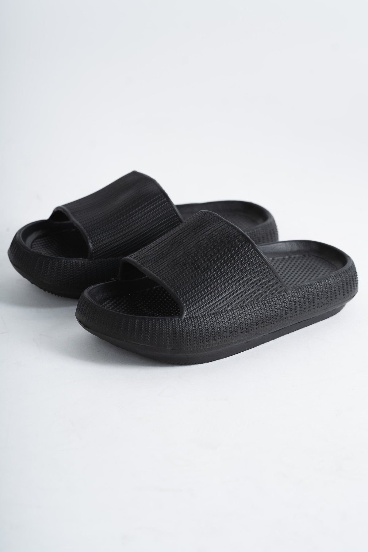 Eva pillow slides black - Trendy shoes - Cute Vacation Collection at Lush Fashion Lounge Boutique in Oklahoma City