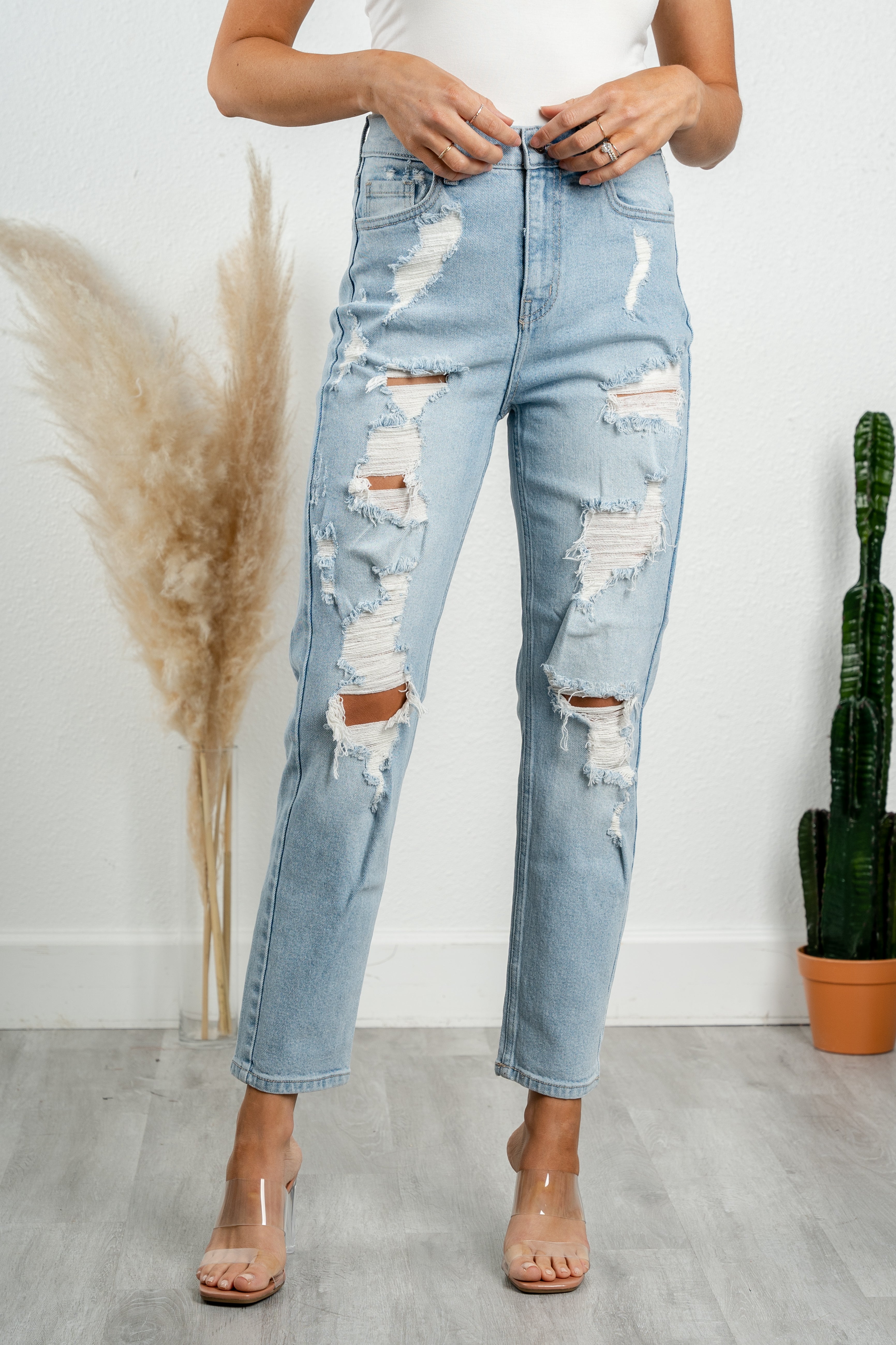 Først opladning Positiv High rise distressed mom jeans light wash | Trendy Jeans - Lush Fashion  Lounge
