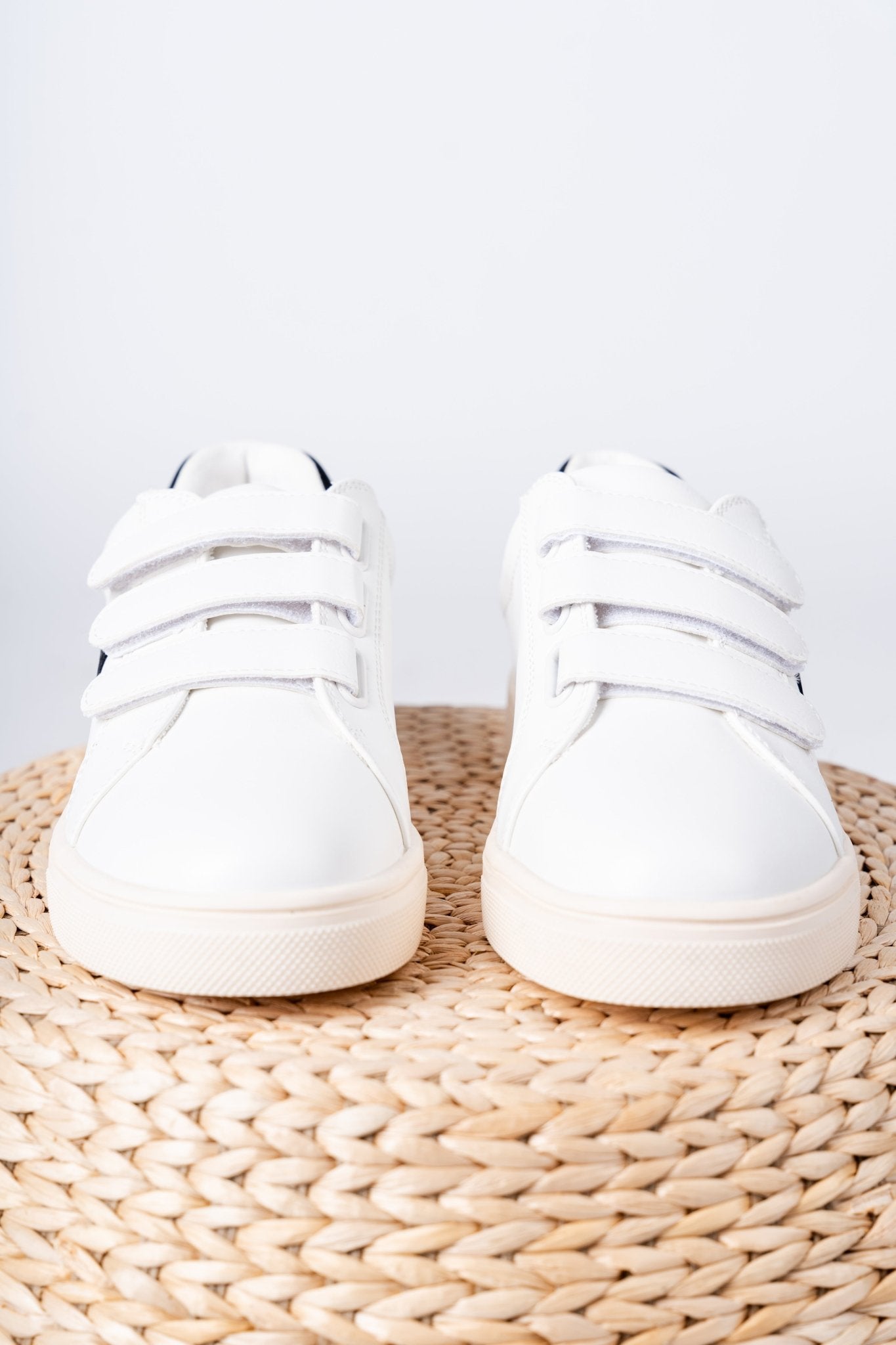 Izzie low top sneaker white/black - Trendy Shoes - Fashion Shoes at Lush Fashion Lounge Boutique in Oklahoma City