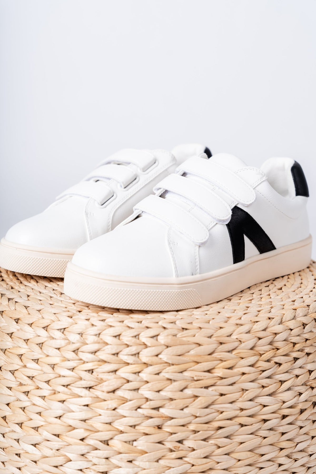 Izzie low top sneaker white/black - Cute Shoes - Trendy Shoes at Lush Fashion Lounge Boutique in Oklahoma City