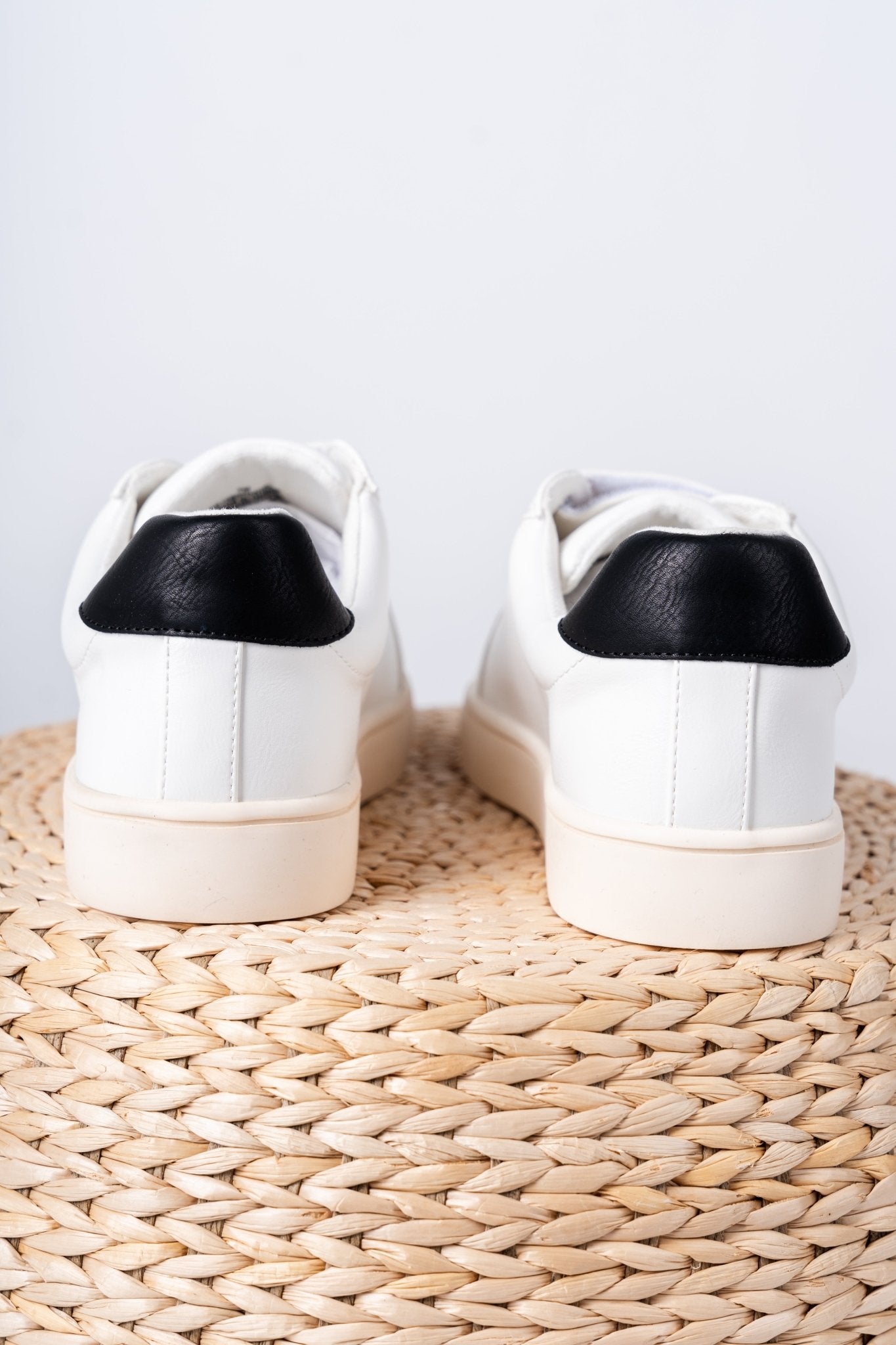Izzie low top sneaker white/black - Affordable Shoes - Boutique Shoes at Lush Fashion Lounge Boutique in Oklahoma City