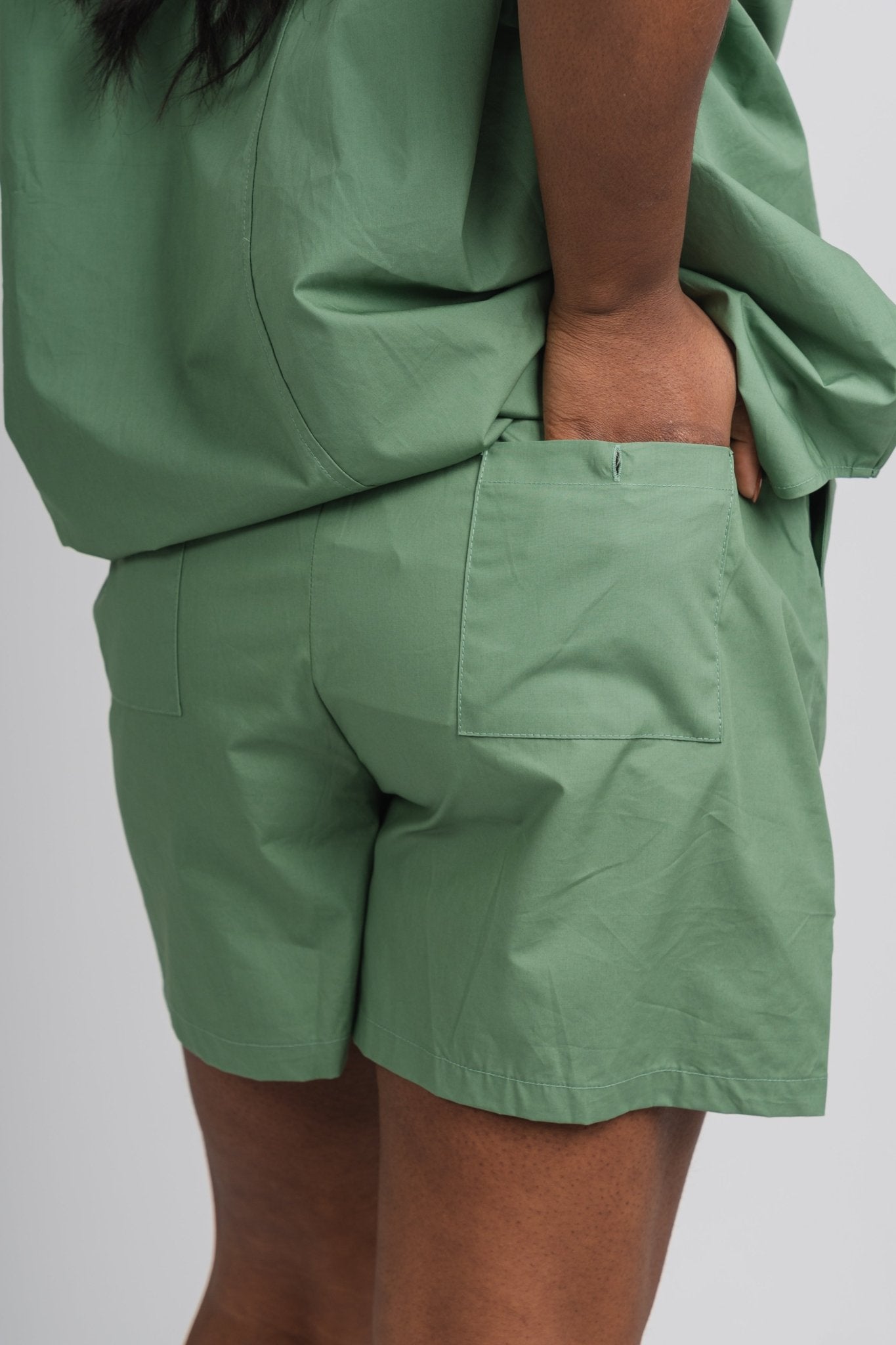 Elastic waist shorts green