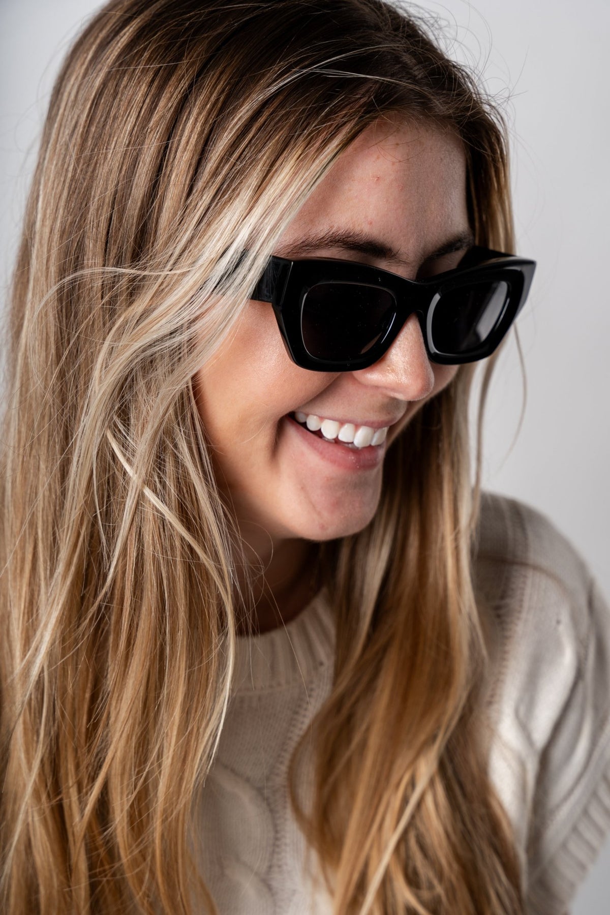 Freyrs Selina sunglasses black - Stylish Sunglasses - Trendy Glasses at Lush Fashion Lounge Boutique in Oklahoma
