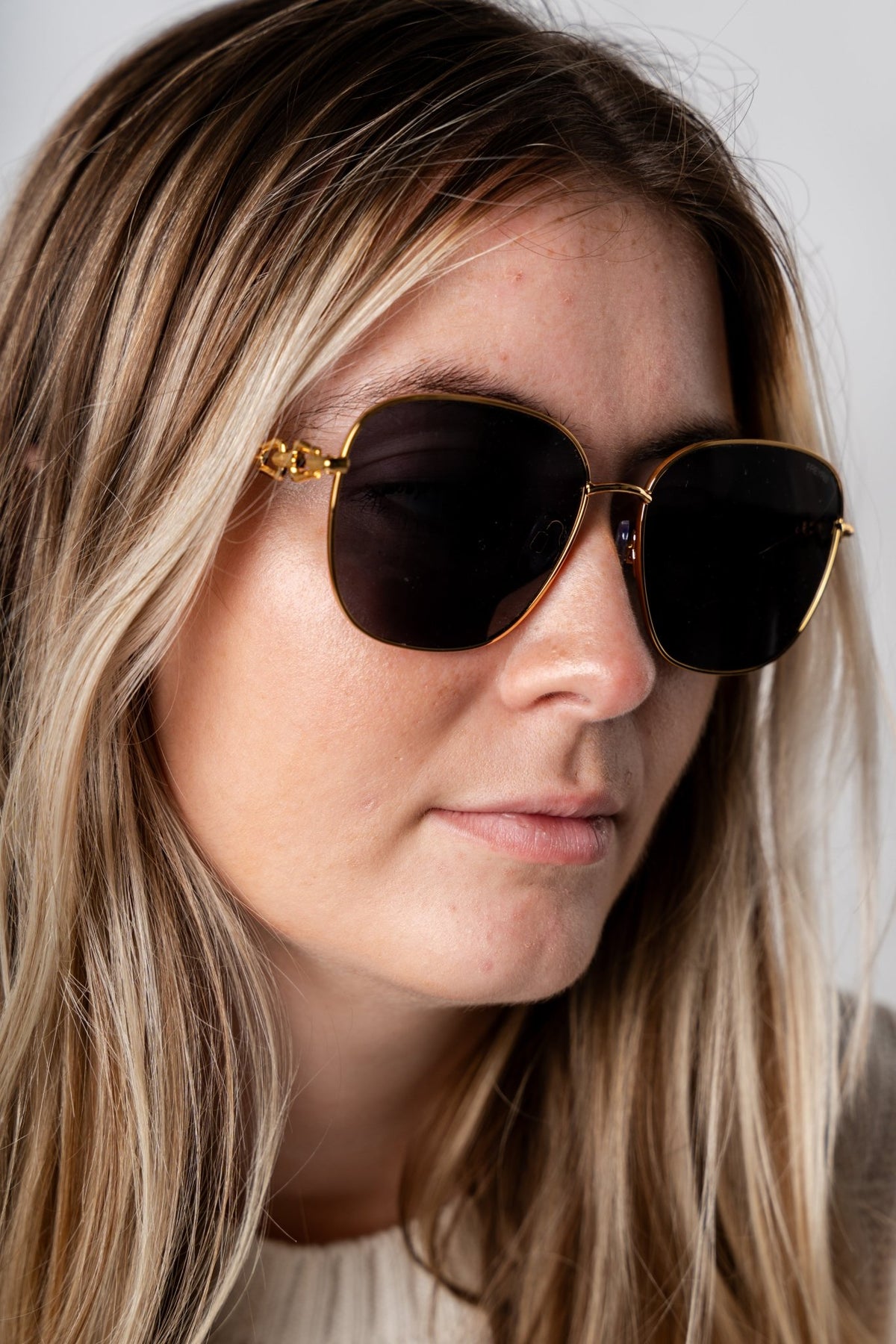Freyrs Lea sunglasses gold/gray - Stylish Sunglasses - Trendy Glasses at Lush Fashion Lounge Boutique in Oklahoma