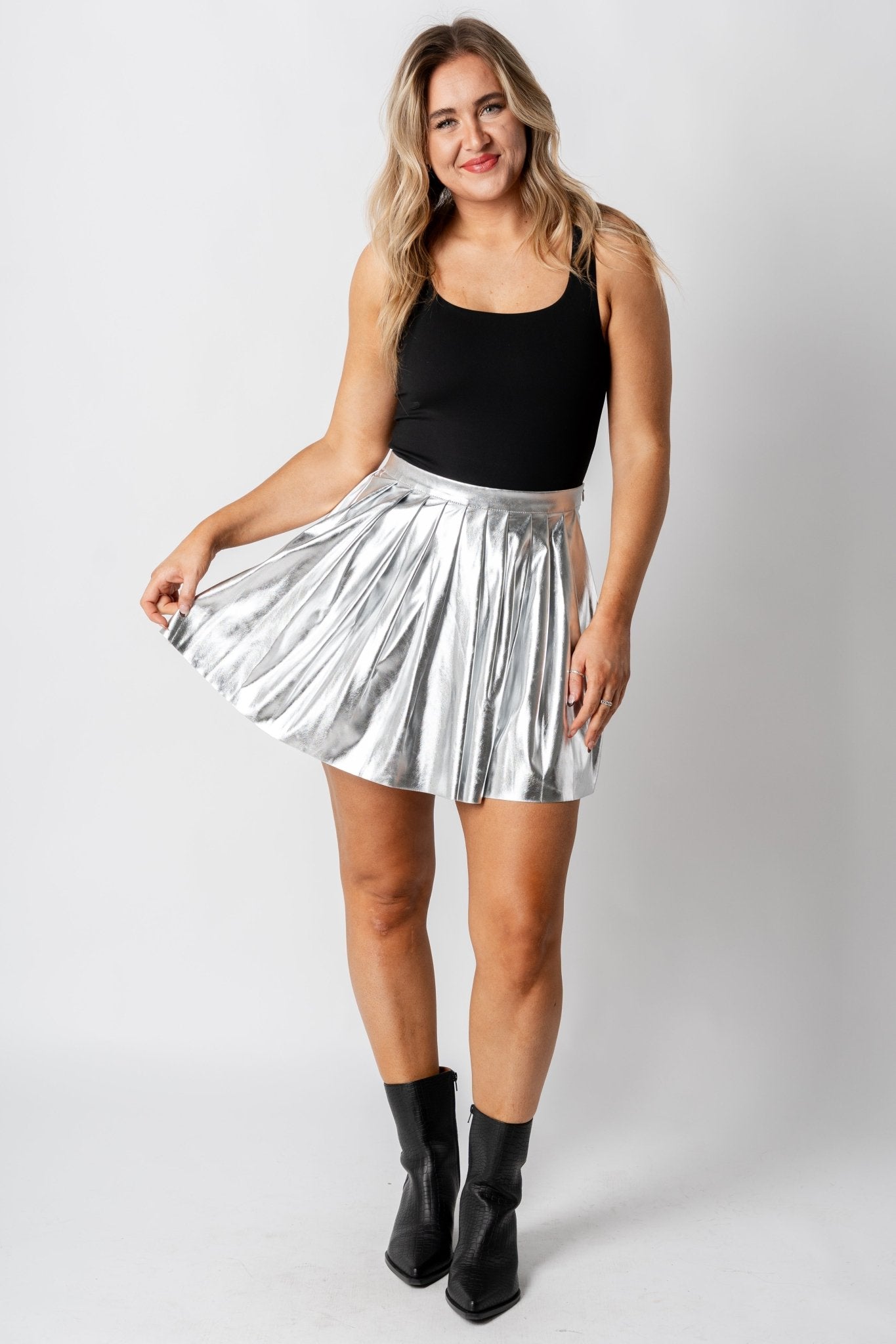 Pleated faux leather tennis skort silver