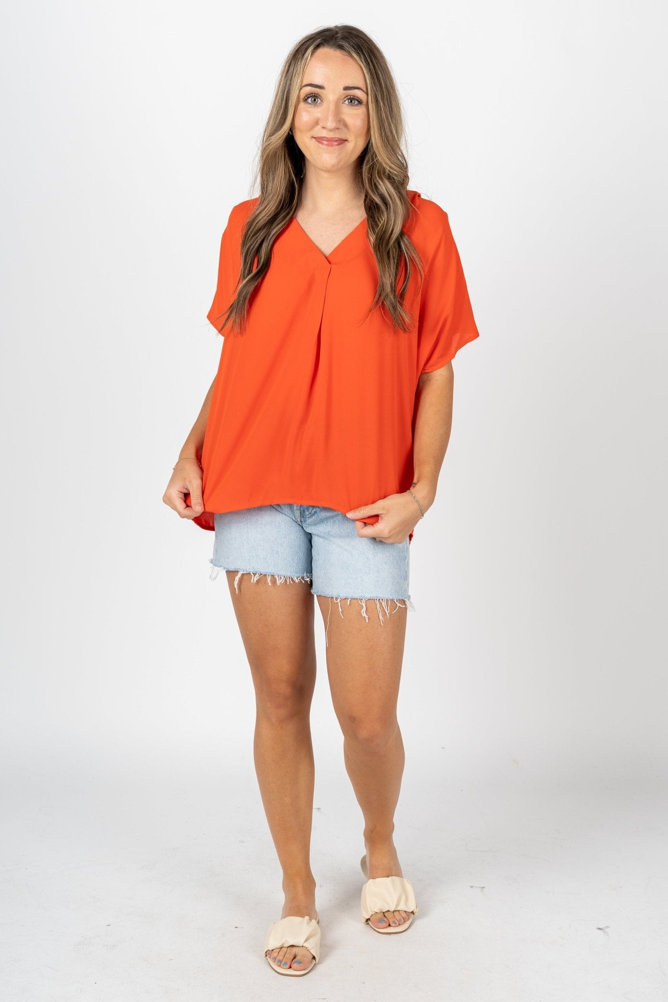 V-neck short sleeve blouse cherry tomato