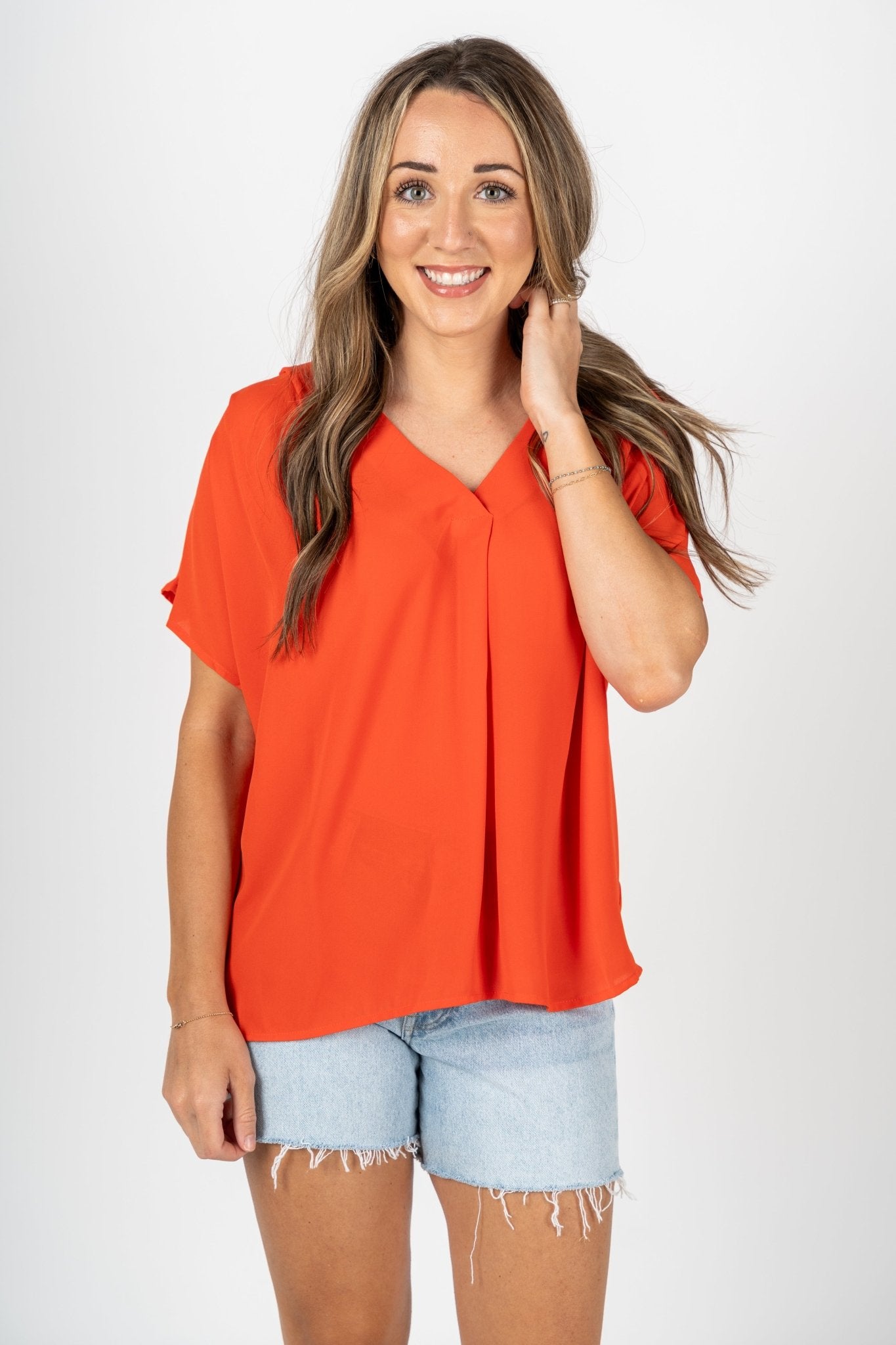 V-neck short sleeve blouse cherry tomato