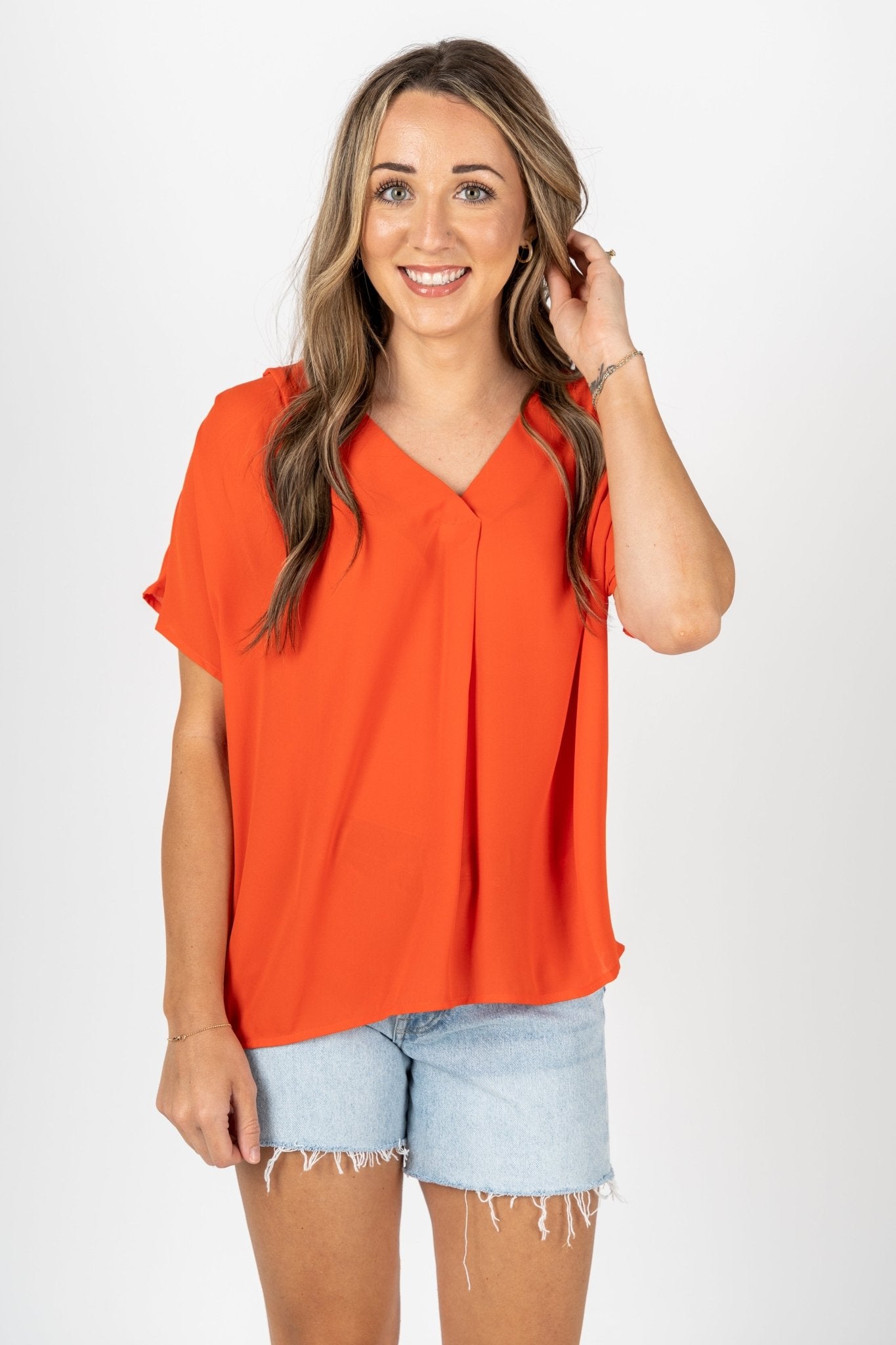 V-neck short sleeve blouse cherry tomato