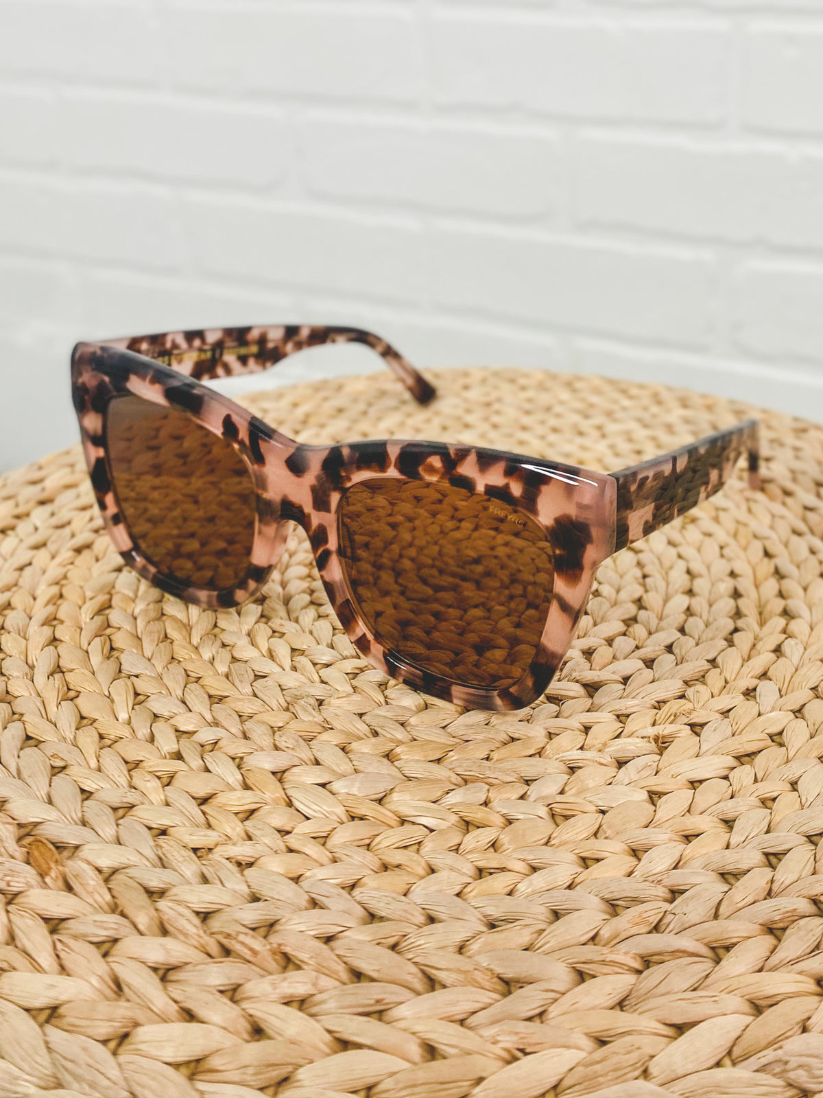 Freyrs Palermo sunglasses pink tortoise - Stylish Sunglasses - Trendy Glasses at Lush Fashion Lounge Boutique in Oklahoma