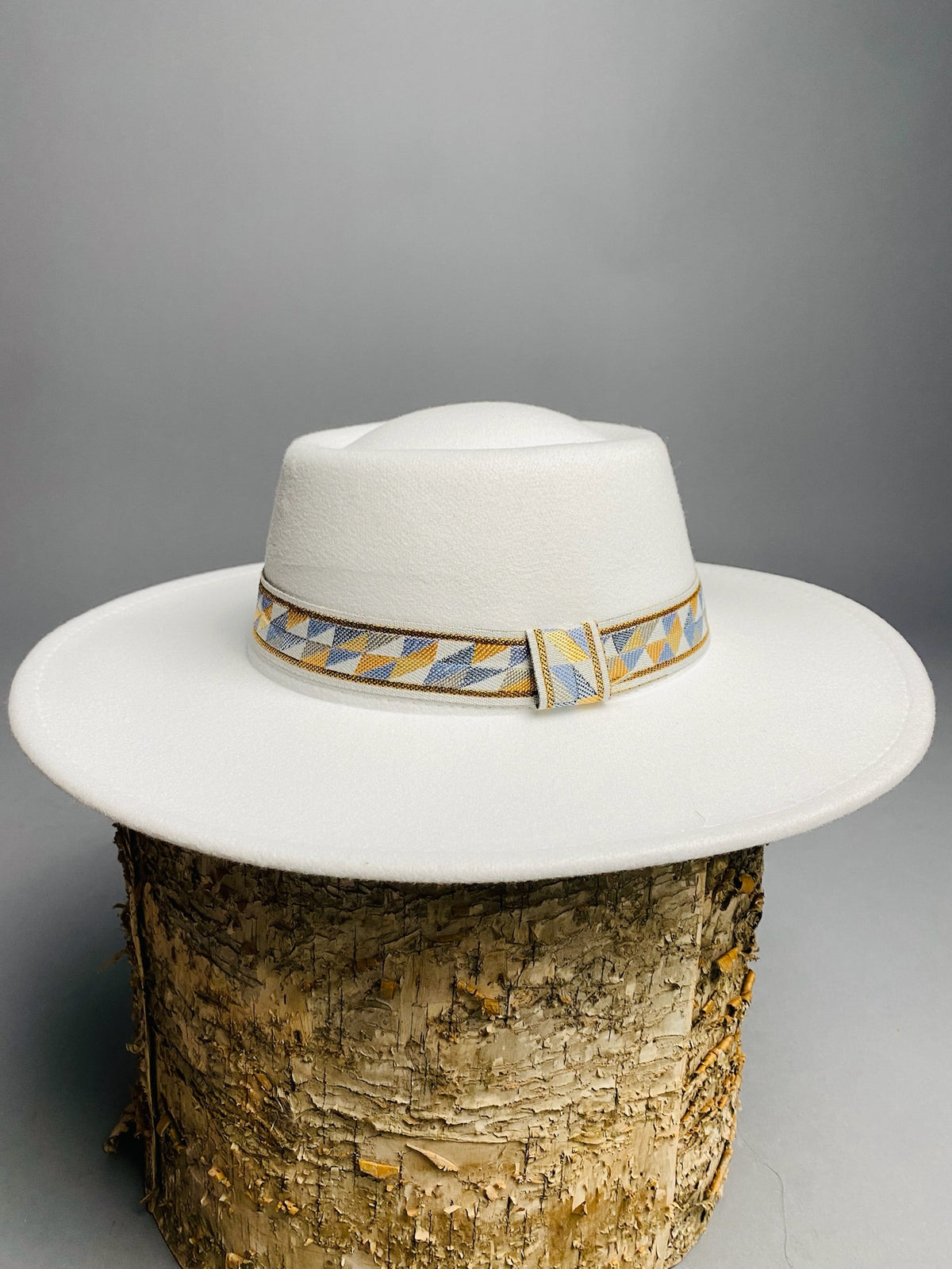 Wide brim printed trim hat off white - Trendy Hats at Lush Fashion Lounge Boutique in Oklahoma City