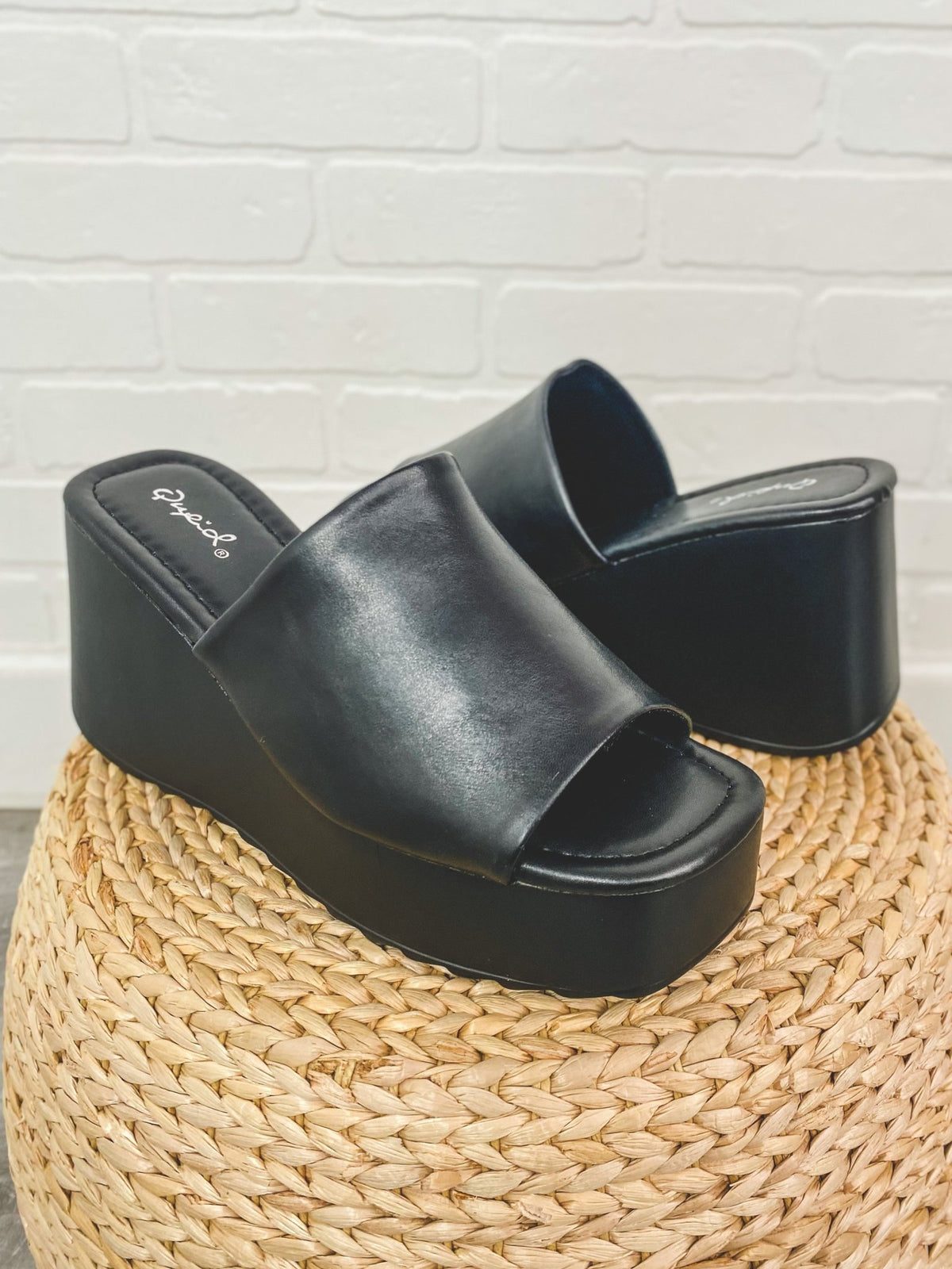 Afton one band sandal black - Cute Shoes - Trendy Shoes at Lush Fashion Lounge Boutique in Oklahoma City