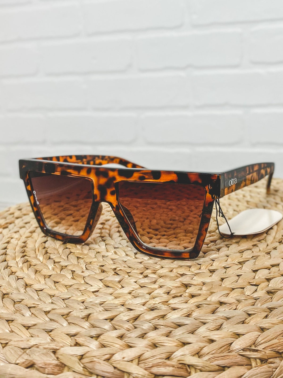 Otra Rae sunglasses tortoiseshell - Stylish Sunglasses - Cute Sunglasses at Lush Fashion Lounge Boutique in Oklahoma